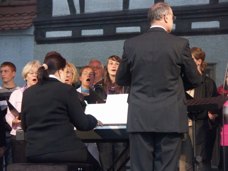 07.06.2009: Chor beim Maifest in Zwingenberg